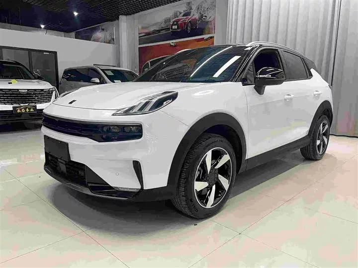 Lynk & Co 06