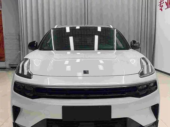Lynk & Co 06