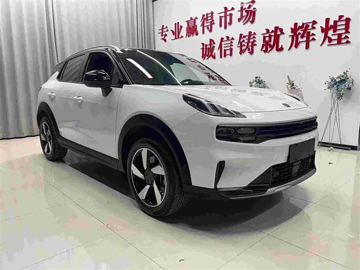 Lynk & Co 06