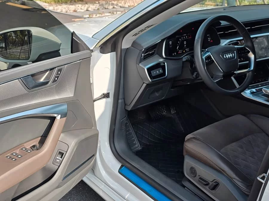 Audi A7L