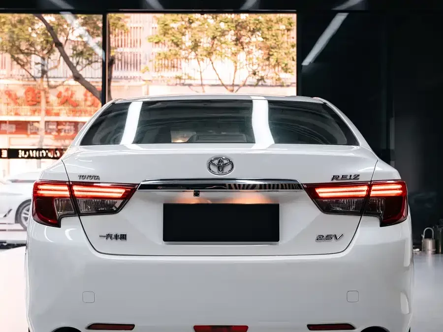Toyota Reiz