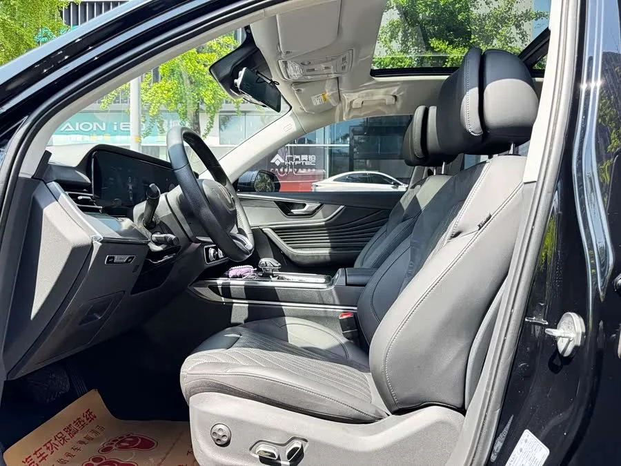 Hongqi HS5