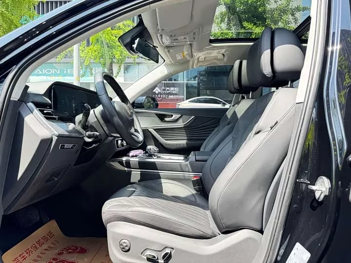 Hongqi HS5