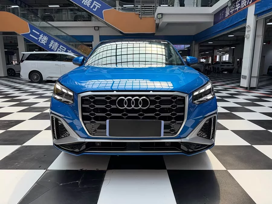 Audi Q2L
