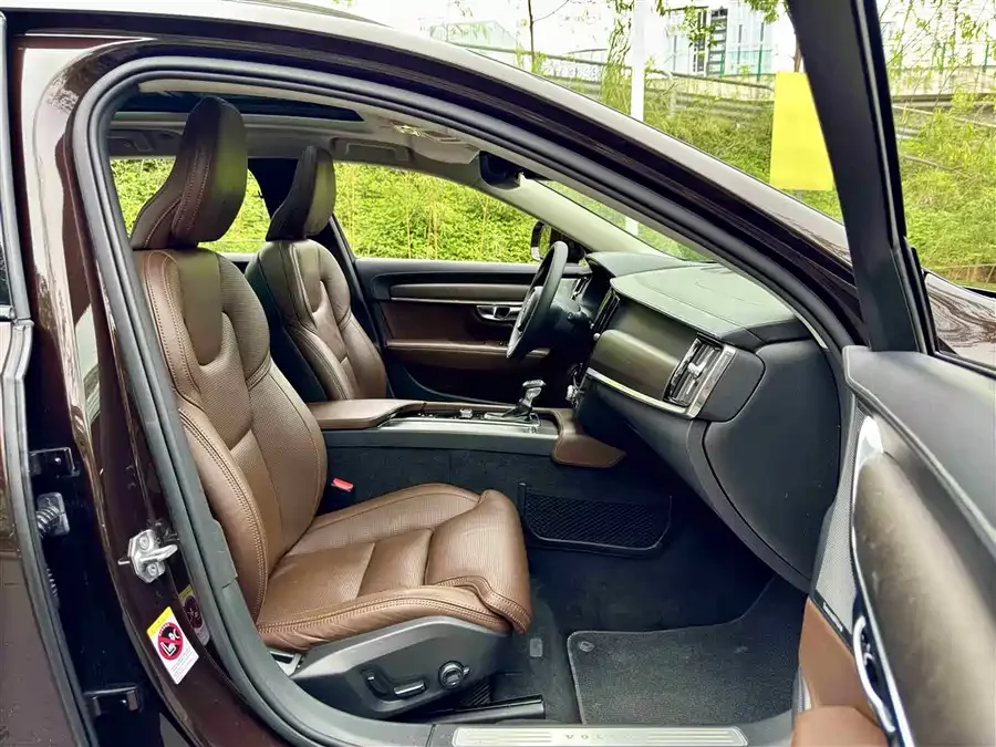 Volvo V90