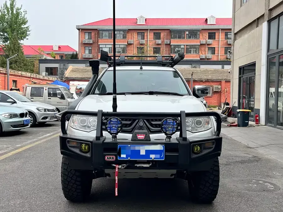 Mitsubishi Pajero Sport