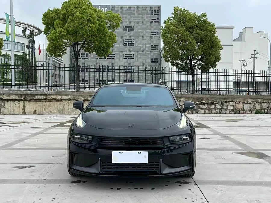 Lynk & Co 03