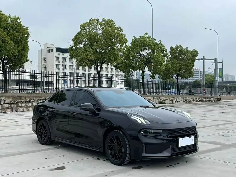 Lynk & Co 03