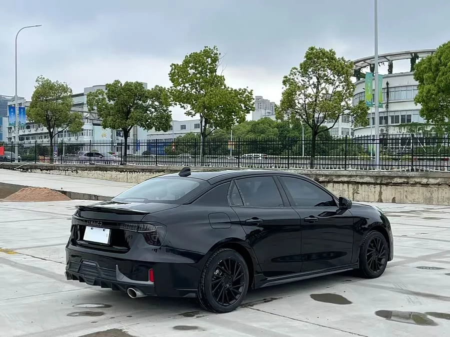 Lynk & Co 03