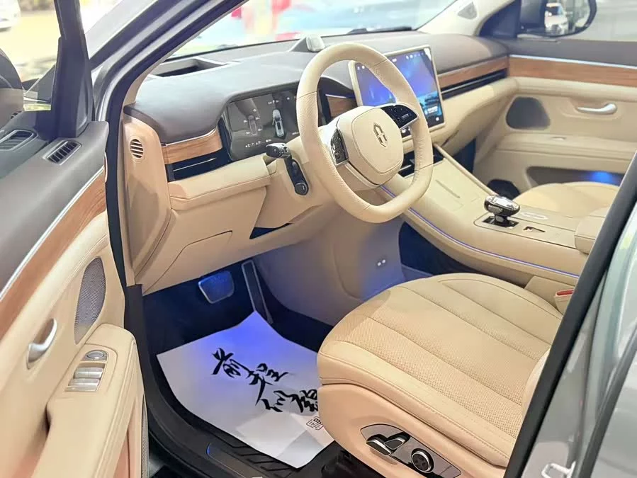 AITO Wenjie M7