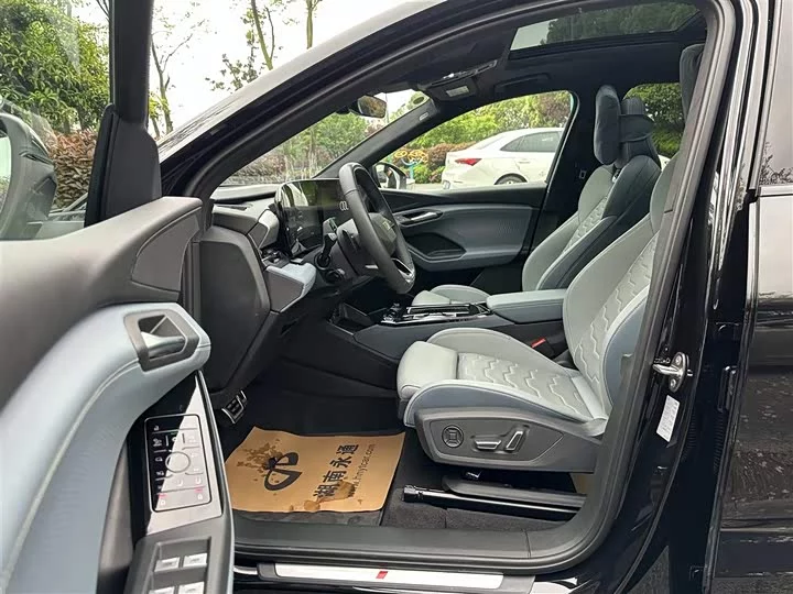 Audi Q6L e-tron