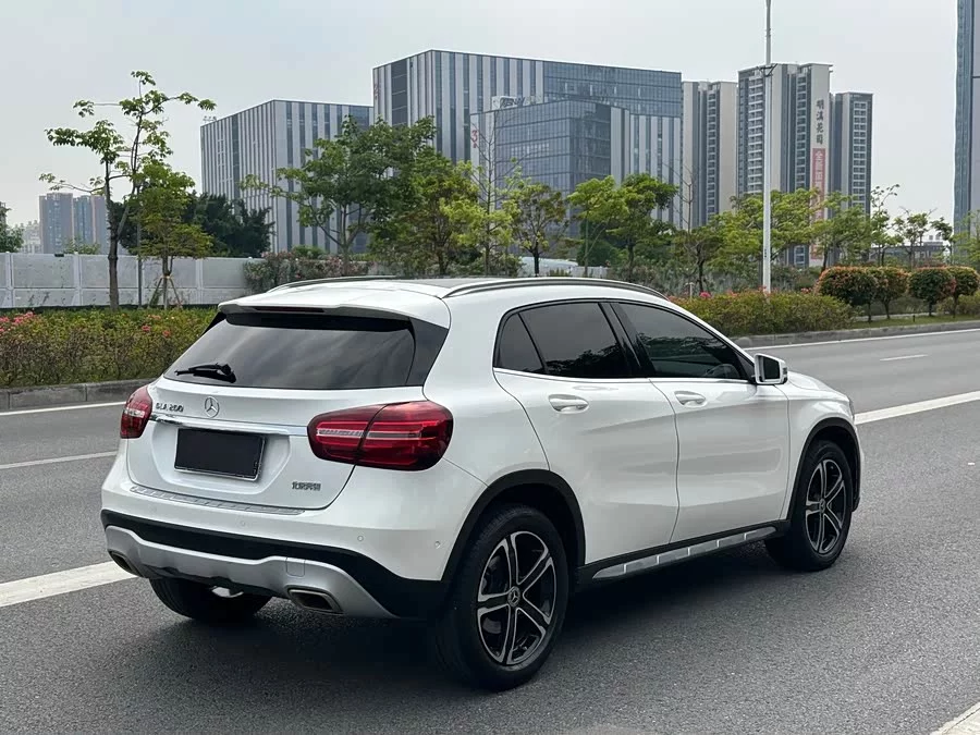 Mercedes Benz GLA