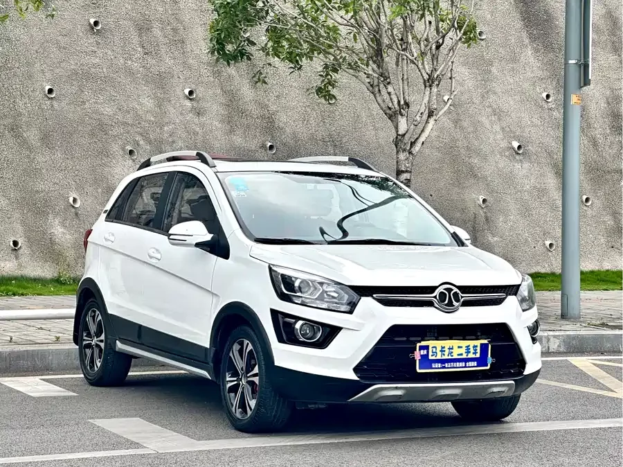 BAIC Saab X25