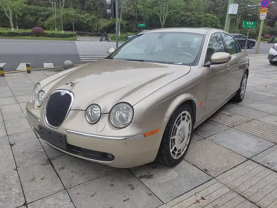Jaguar S-TYPE