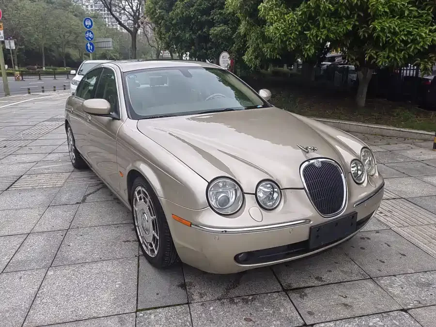 Jaguar S-TYPE