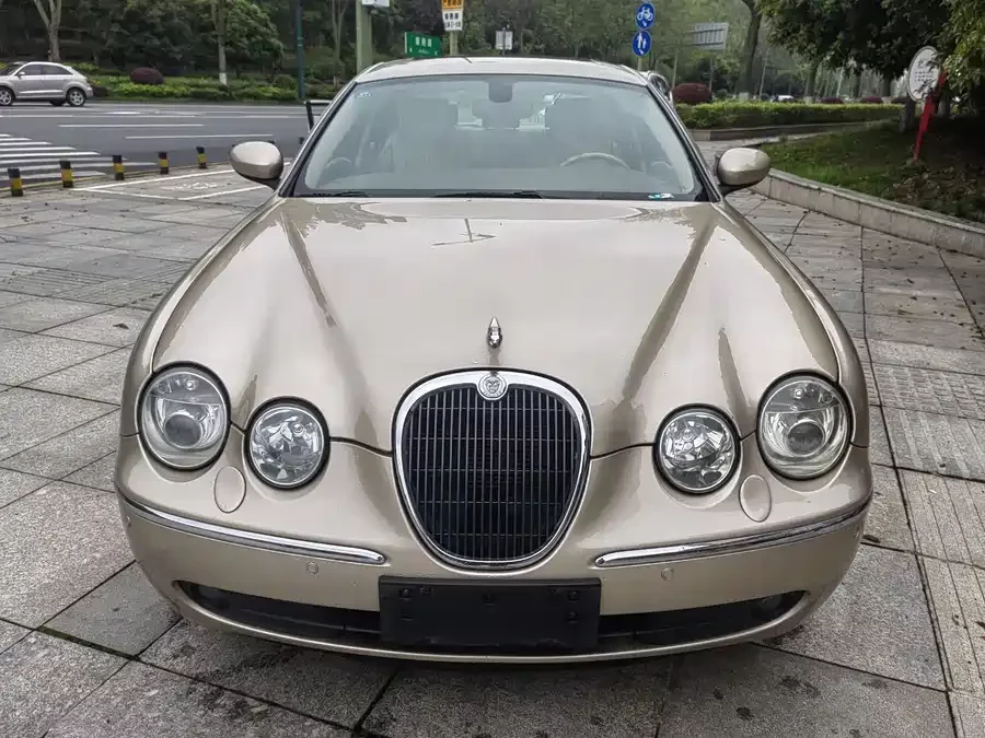 Jaguar S-TYPE