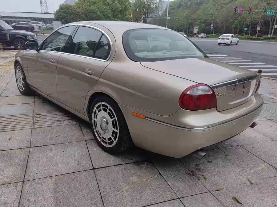 Jaguar S-TYPE