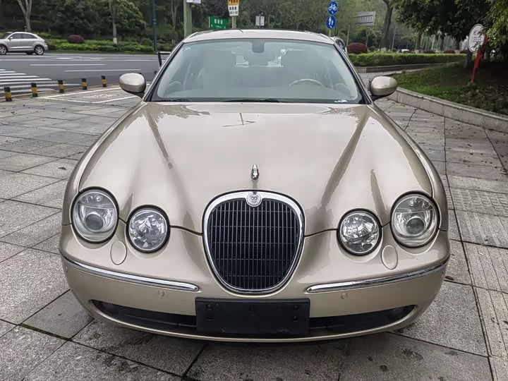 Jaguar S-TYPE