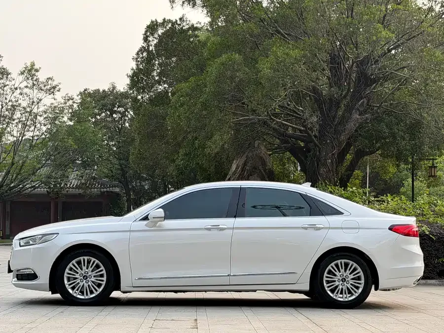 Ford Taurus