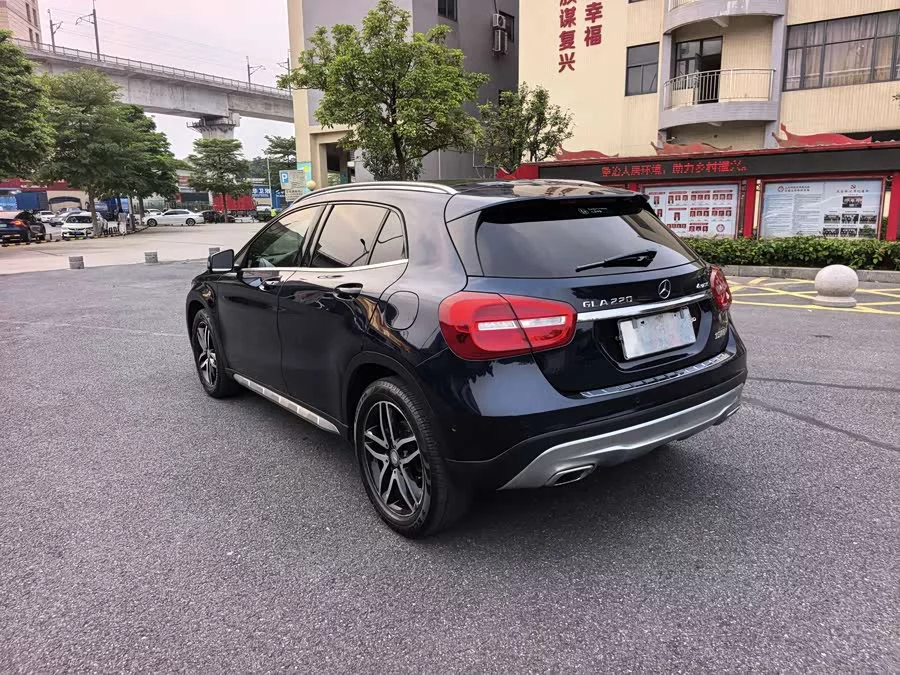 Mercedes Benz GLA