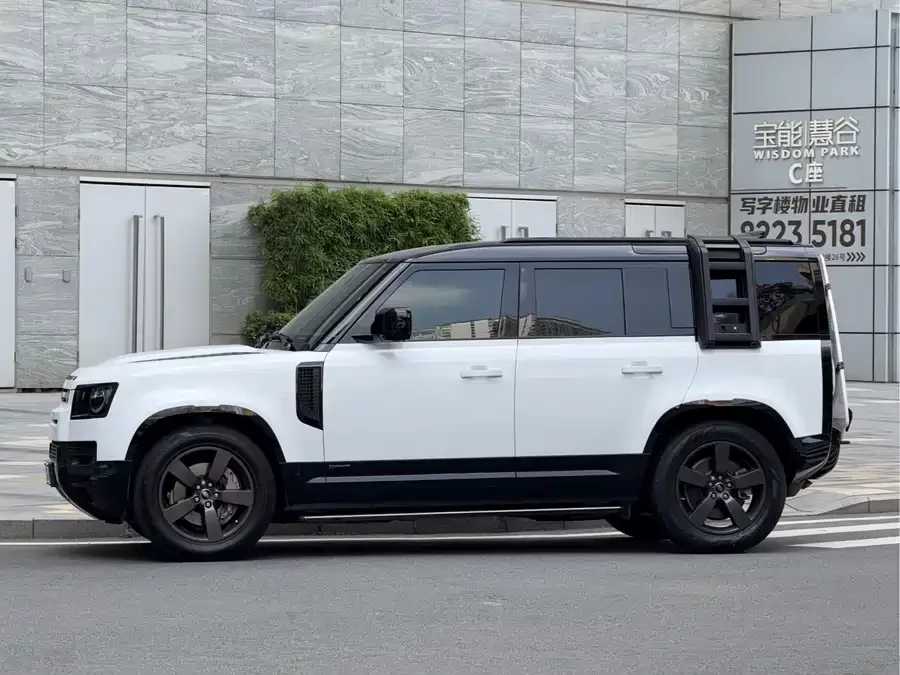 Land Rover guard