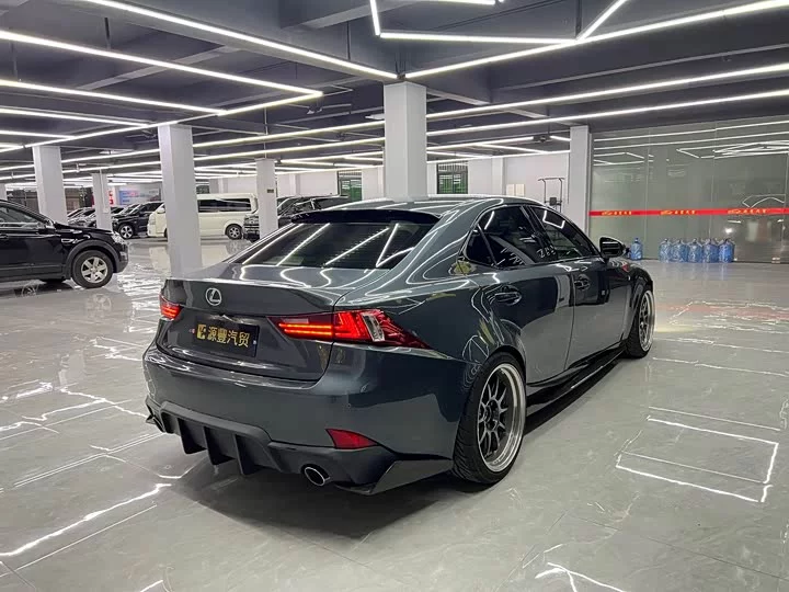 Lexus IS