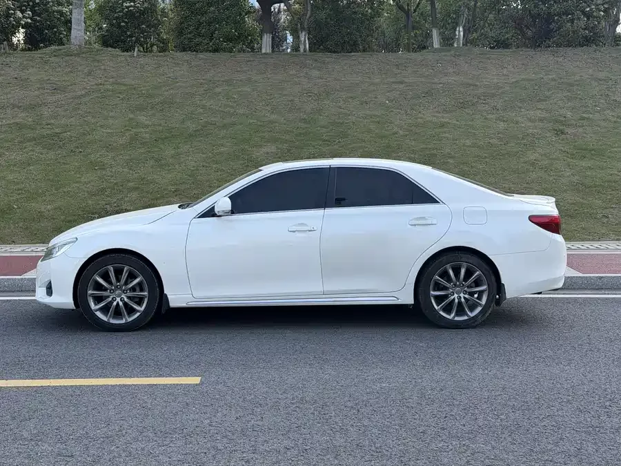 Toyota Reiz