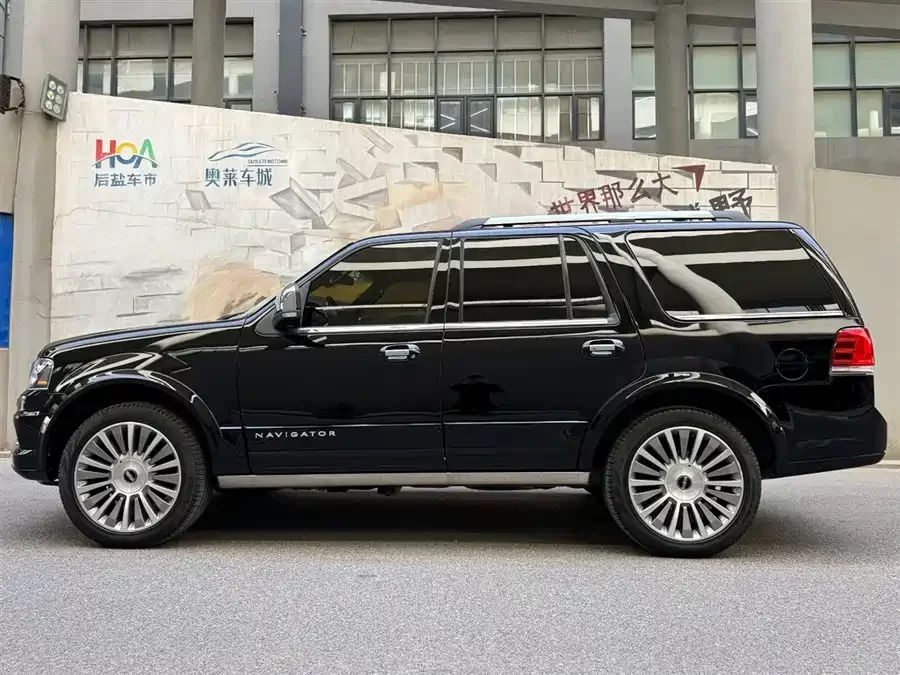 Lincoln Navigator