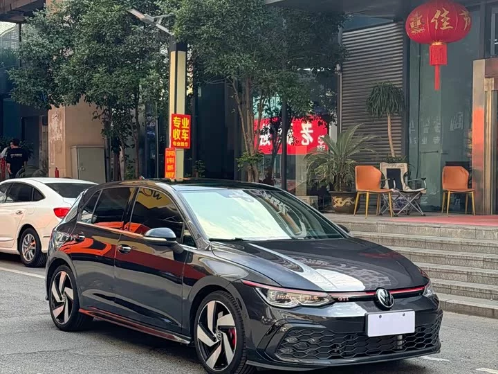 Volkswagen Golf GTI