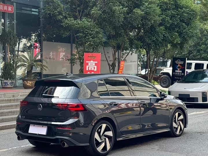 Volkswagen Golf GTI