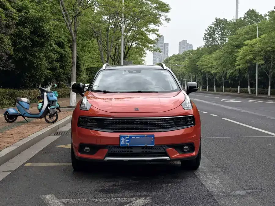 Lynk & Co 01