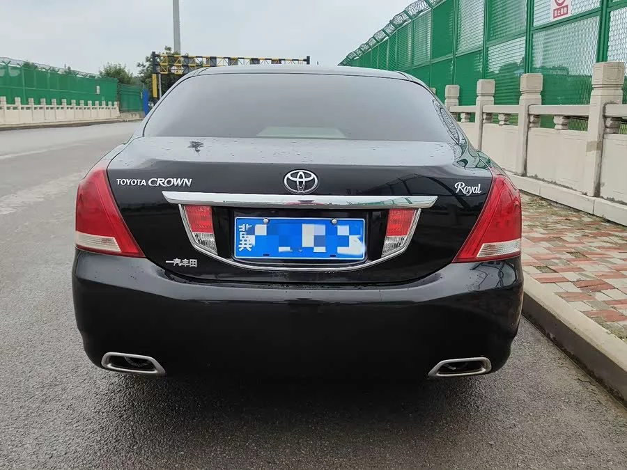 Toyota crown