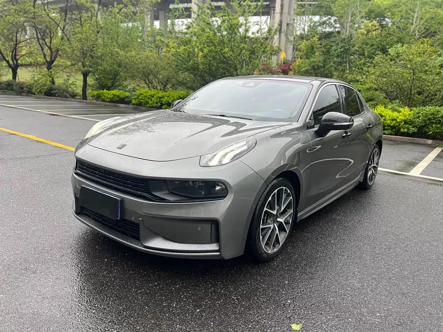 Lynk & Co 03