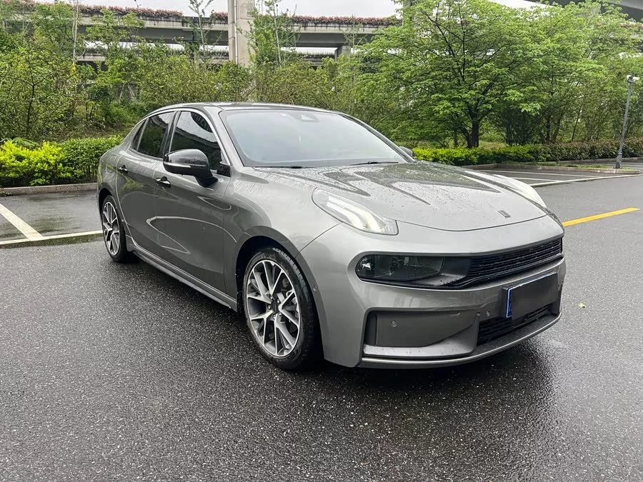 Lynk & Co 03