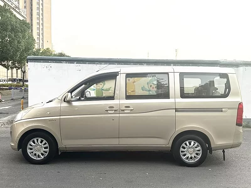 Wuling Rongguang V