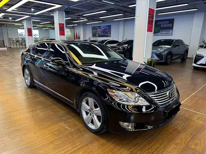 Lexus LS