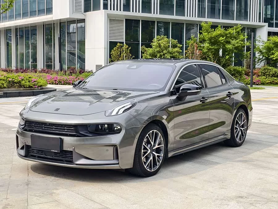 Lynk & Co 03