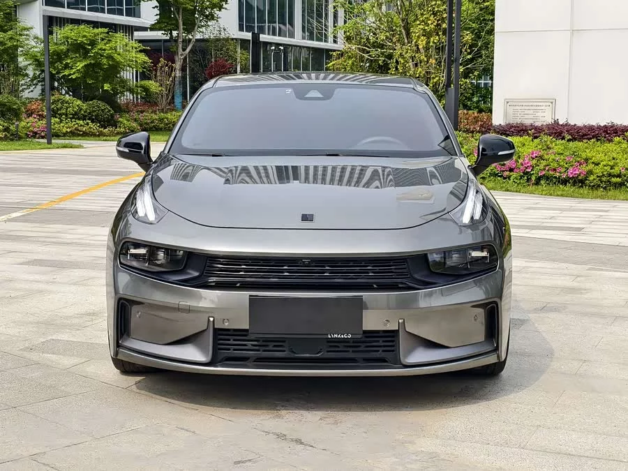 Lynk & Co 03