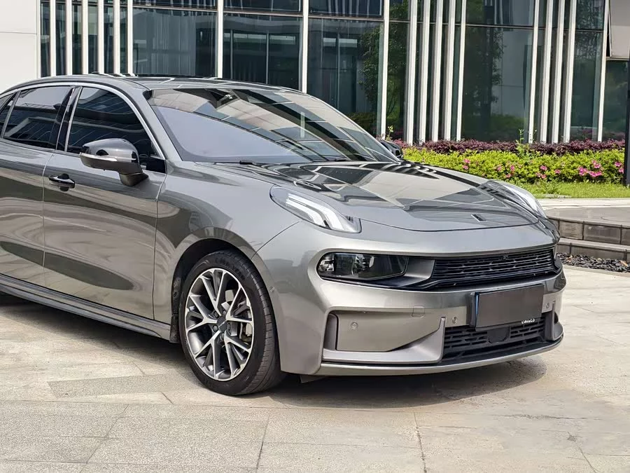 Lynk & Co 03