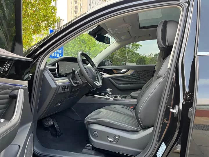 Hongqi HS5