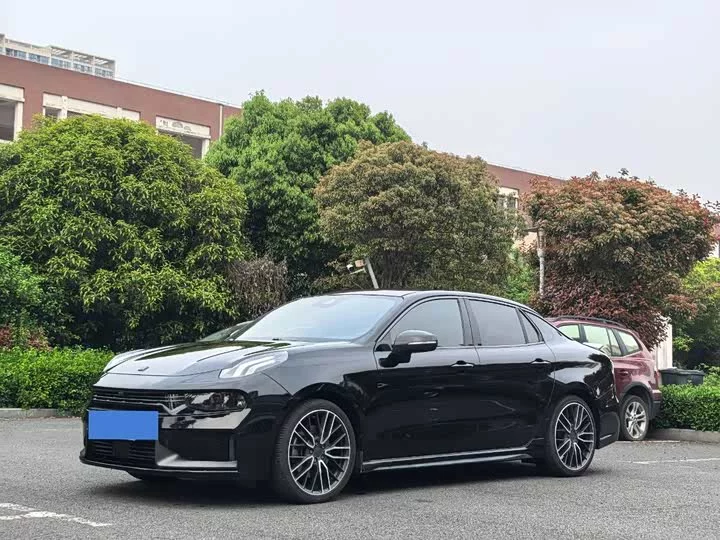 Lynk & Co 03