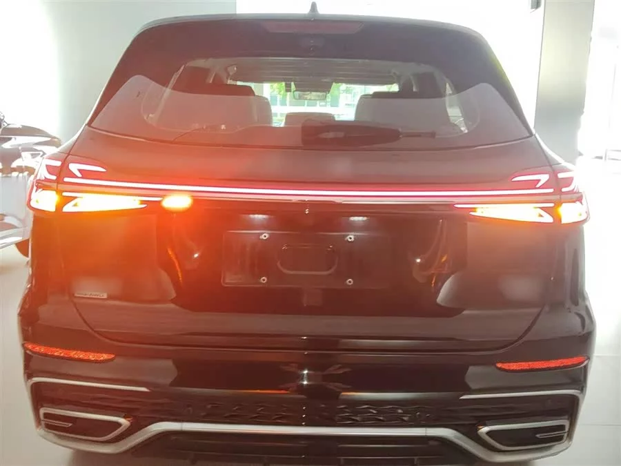 Hongqi HS5