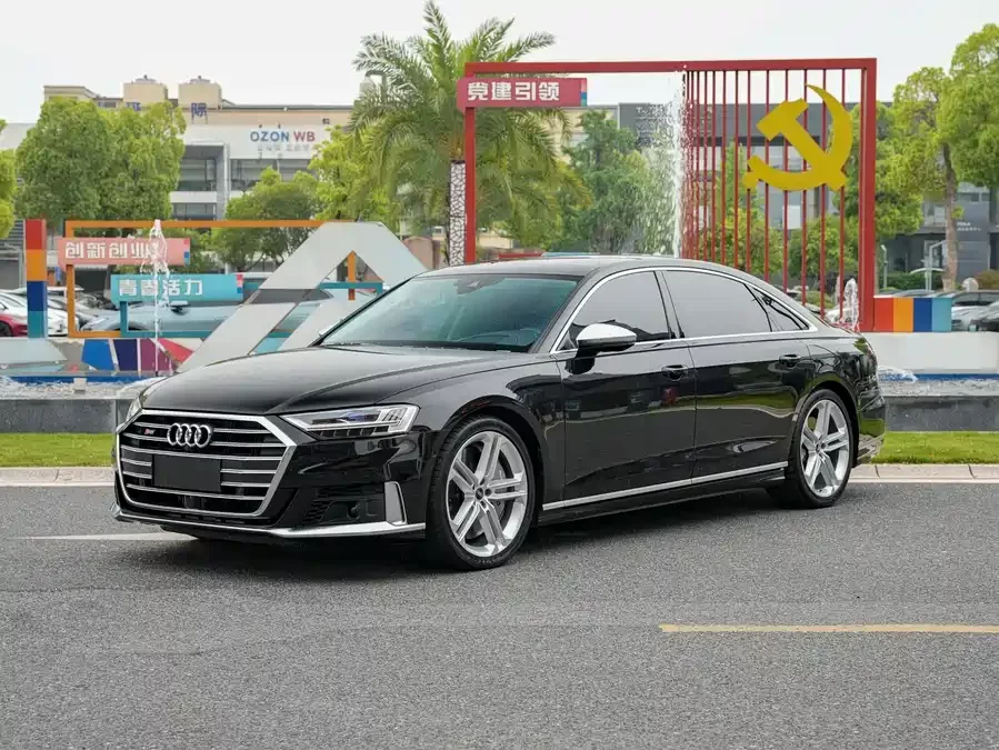 Audi S8