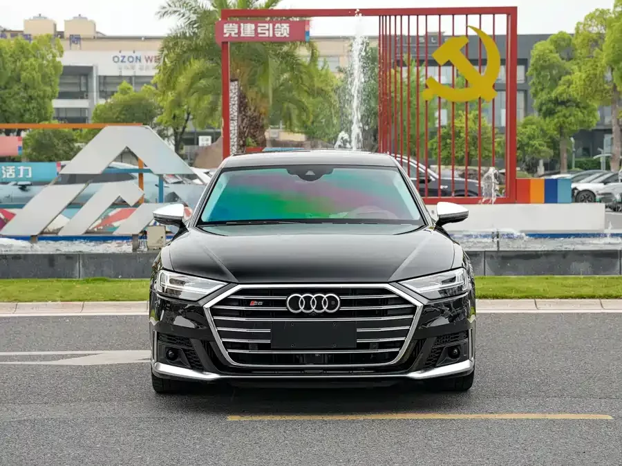 Audi S8