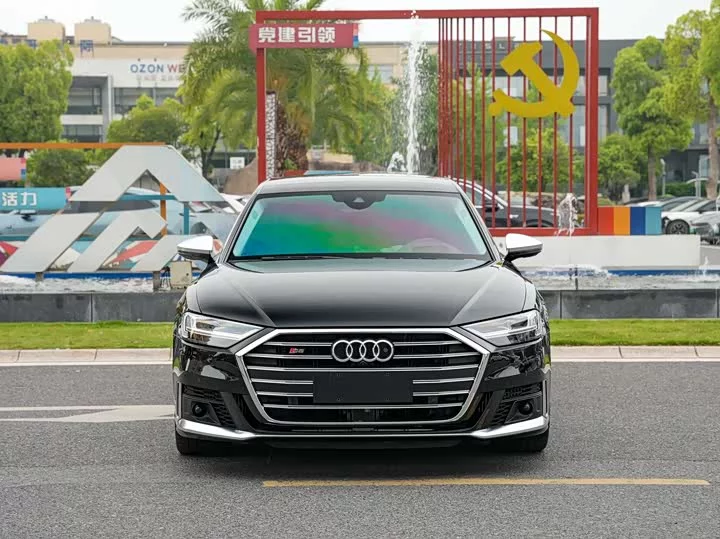 Audi S8