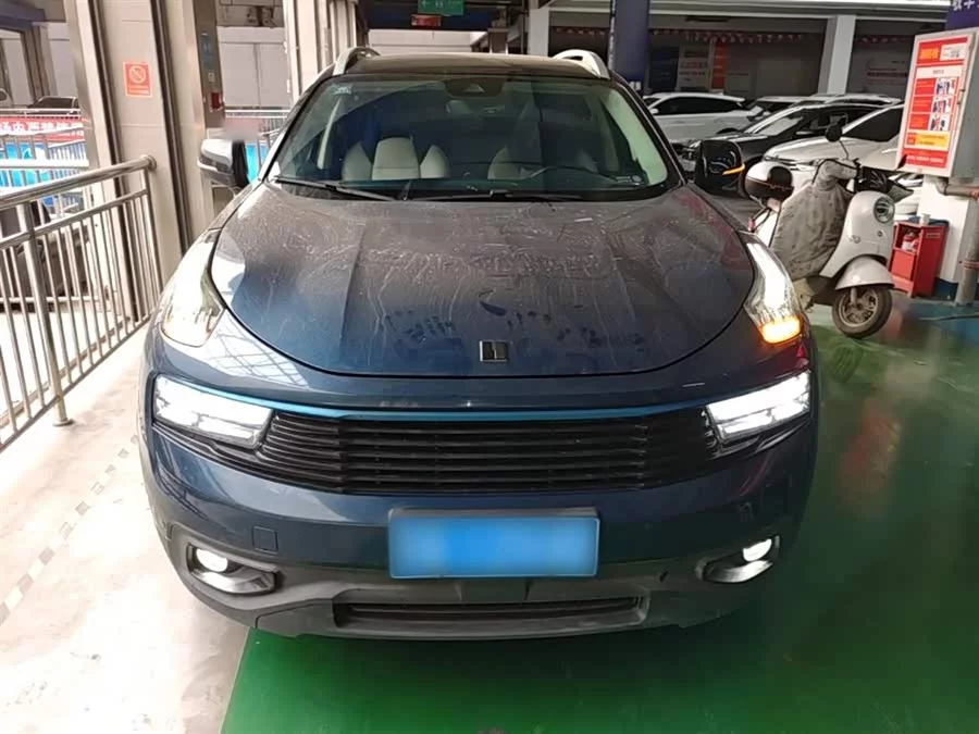 Lynk & Co 01