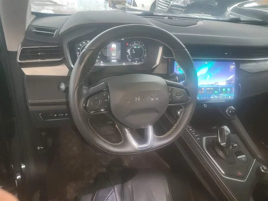 Lynk & Co 01