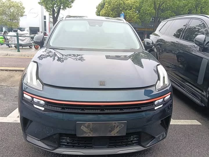 Lynk & Co 06