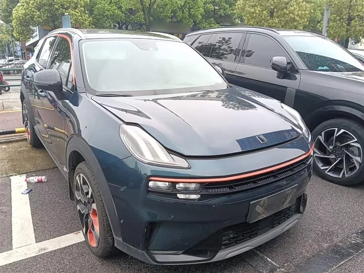 Lynk & Co 06