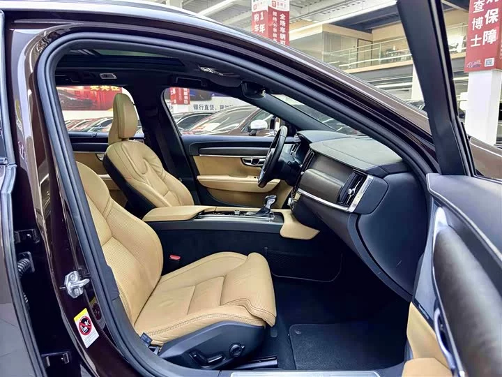 Volvo V90
